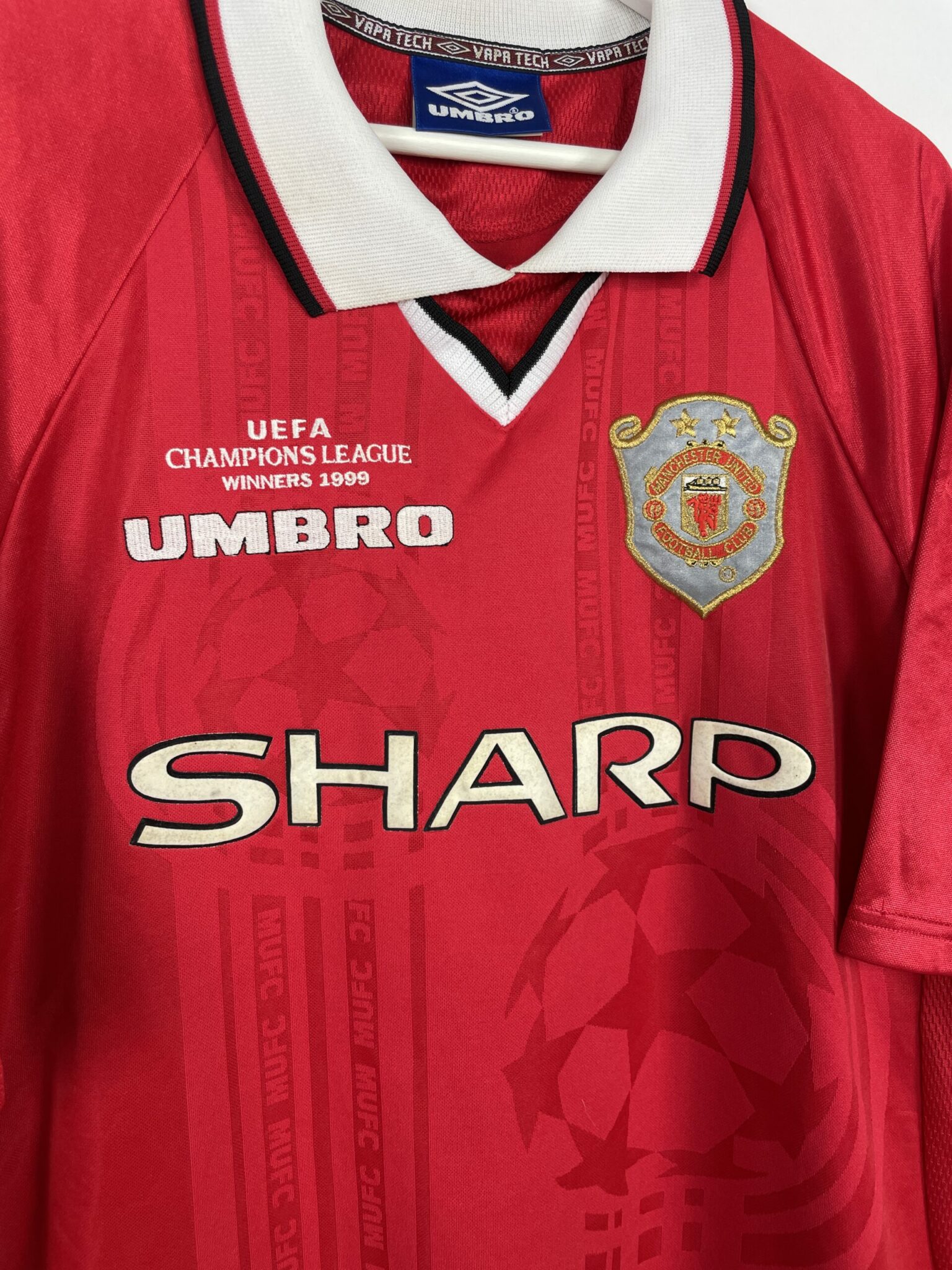 Costoso Marchitar compensar 1999 Manchester United *Champions League Winners* home jersey - XXL • RB - Classic Soccer Jerseys Costoso Marchitar compensar 1999 Manchester United *Champions League Winners* home jersey - XXL • RB - Classic Soccer Jerseys