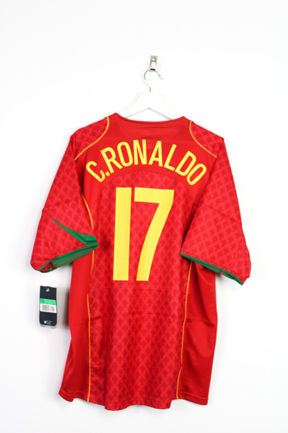 2004-06 Portugal *BNWT* home jersey (#17 RONALDO) - L