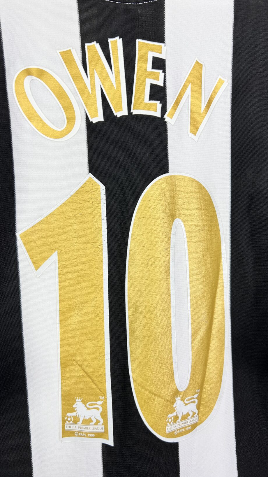2005-07 Newcastle United home jersey (#10 OWEN) - L