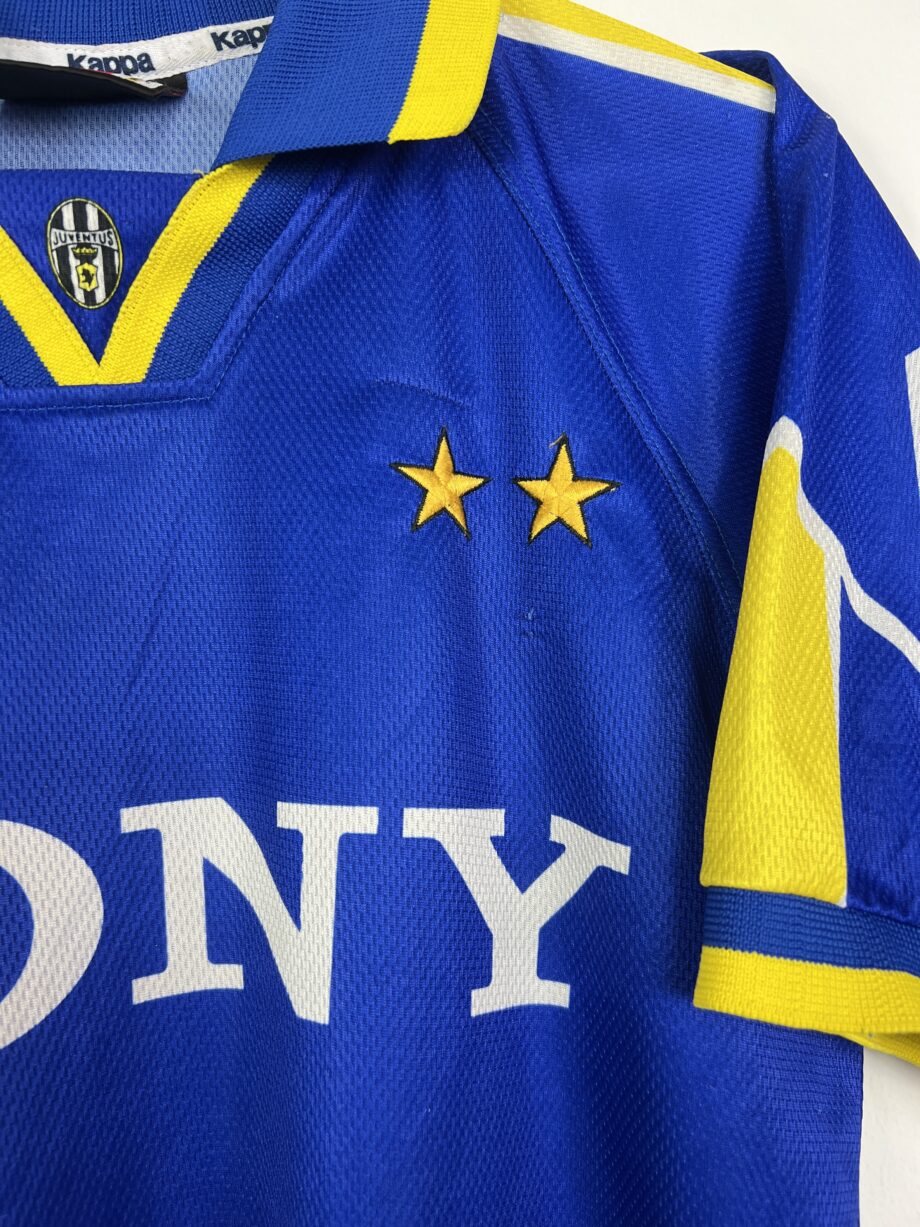 1996-97 Juventus away jersey - M