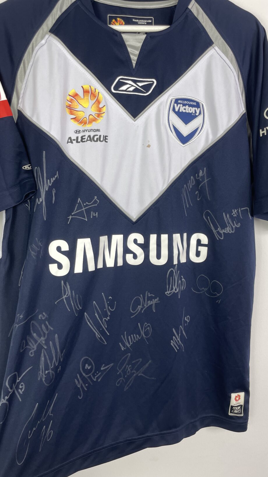 2007-08 Melbourne Victory *SIGNED* home jersey - M