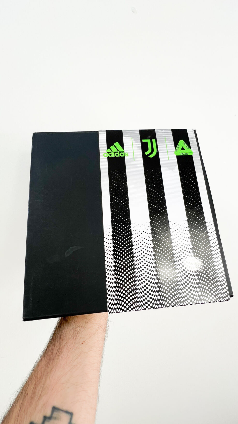 2019-20 Juventus x PALACE *BOXED* home jersey (#7 RONALDO) - L